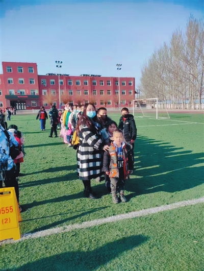 校车照管员董洋 心暖新学期，用心守护平安路